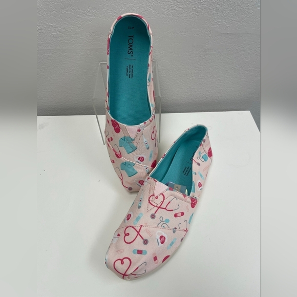 Tom's Slip On Medical Profession Print - New - Size 12W - Picture 3 of 5